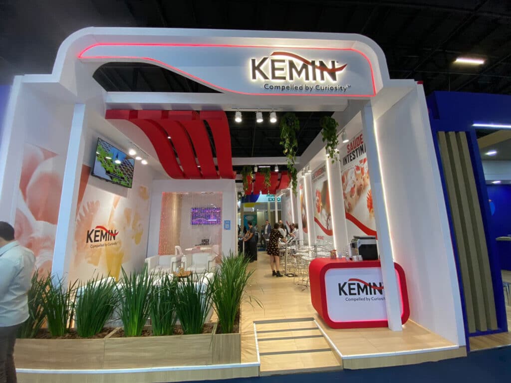 Kemin anuncia lançamento de vacinas no Brasil e promove debate sobre segurança do alimento no SIAVS 2024