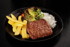 Dia do Hambúrguer: Primeiro hambúrguer quadrado propõe novo olhar ao consumo da proteína