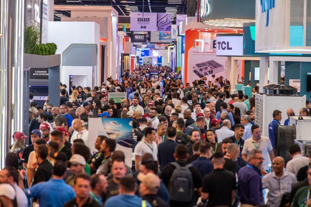 A Febrava 2025 encerrou sua 23ª edição nesta sexta-feira, dia 12, no São Paulo Expo, como a maior de sua história. Em balanço prévio, a organização confirma que a expectativa de receber 28 mil visitantes foi superada. A feira se consolidou como o maior encontro do setor de Refrigeração, Ar-Condicionado, Ventilação, Aquecimento e Tratamento de Ar e Água (AVACR) da América Latina, apresentando inovações, tecnologias, soluções e novidades para a área, além de promover networking e capacitação profissional de alto nível.