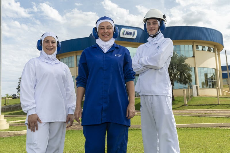 Da educação básica à formação continuada, JBS investe em