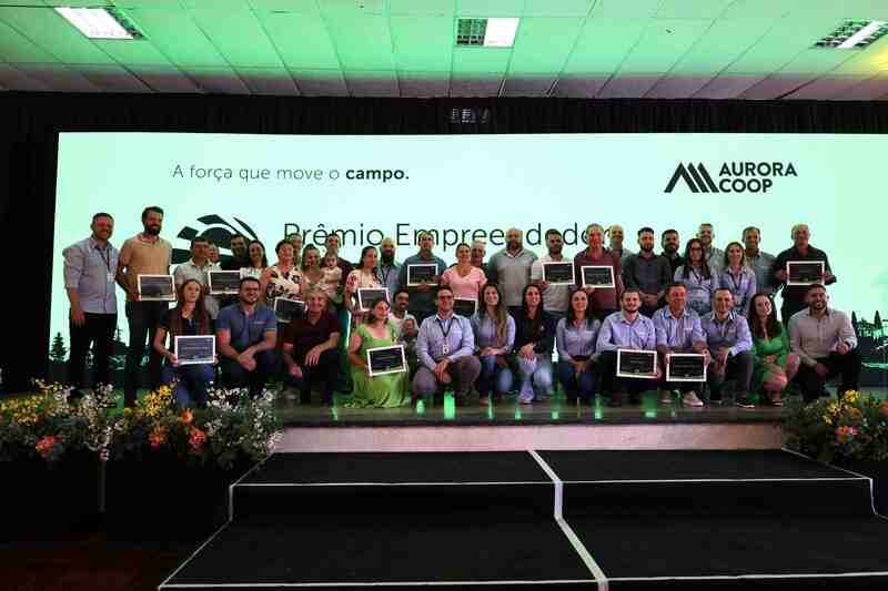 Aurora Coop premia técnicos e empresários rurais destaques em produtividade