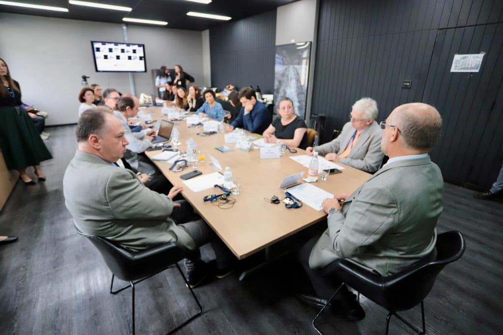 Governo de SP firma cooperação com programa da União Europeia para apoiar produtores rurais paulistas em novas exigências ambientais